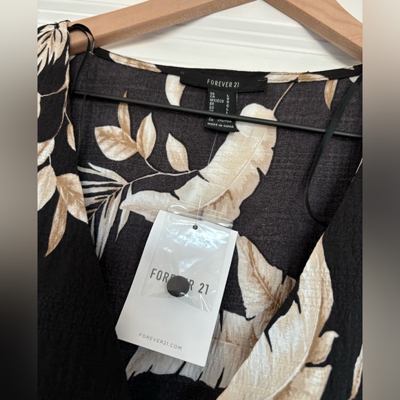 Forever 21 Black and White Tropical Cutout Long Sleeve Dress Size Large NWT - Picture 4 of 5